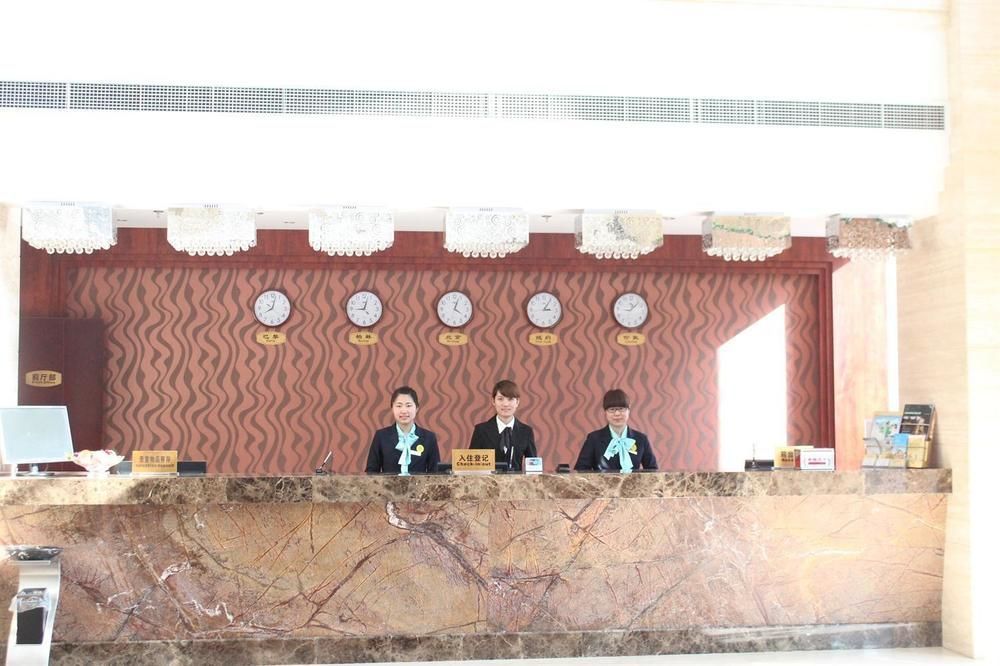Greentree Inn Shandong Qingdao Wuyishan Road Jiashike Shopping Center Business Hotel Buitenkant foto
