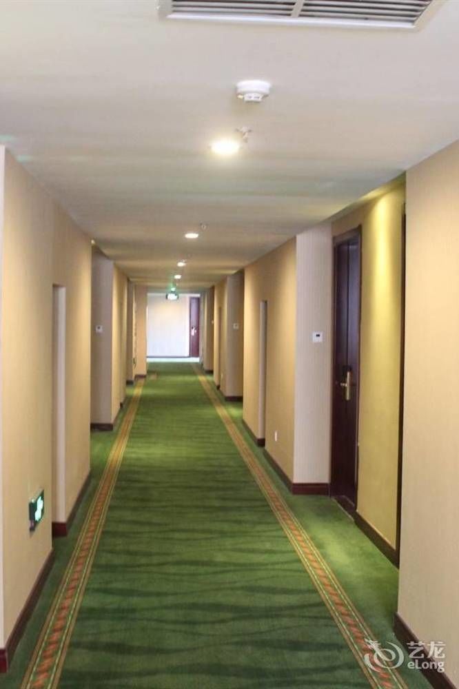 Greentree Inn Shandong Qingdao Wuyishan Road Jiashike Shopping Center Business Hotel Buitenkant foto